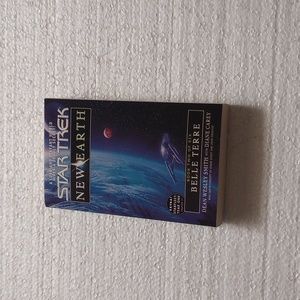 Book: Star Trek "A Lush And Distant World Hides A Dead Secret".